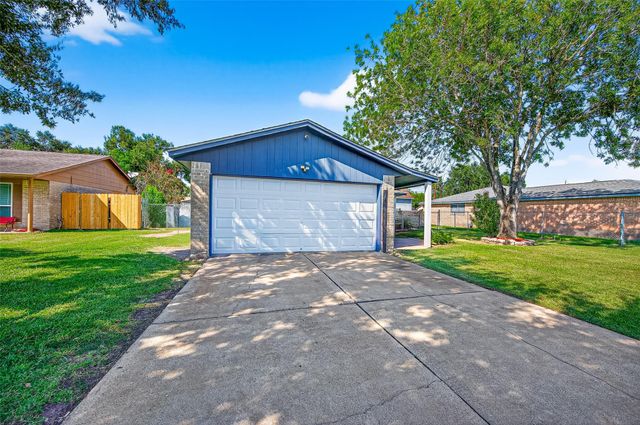 229 Austin Street, Angleton, TX 77515