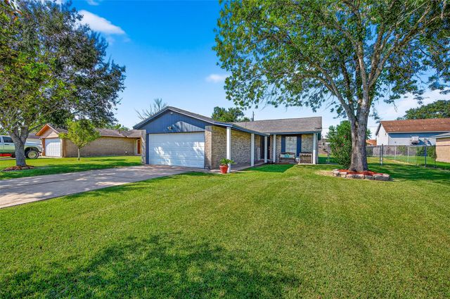 229 Austin Street, Angleton, TX 77515