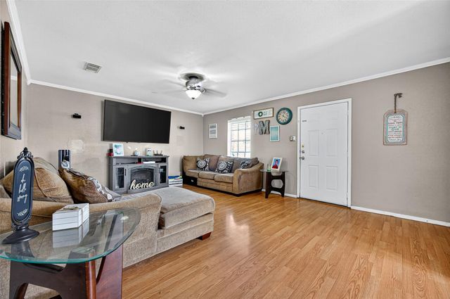 229 Austin Street, Angleton, TX 77515