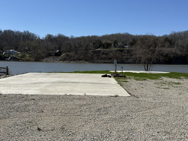 2133 Hardin Bottom River Rd, Clifton, TN 38425