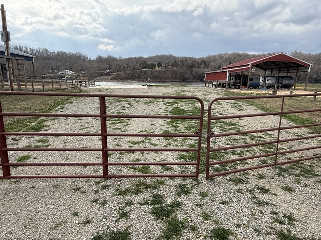 2133 Hardin Bottom River Rd, Clifton, TN 38425