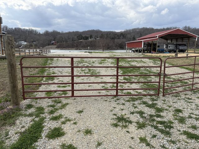 2133 Hardin Bottom River Rd, Clifton, TN 38425