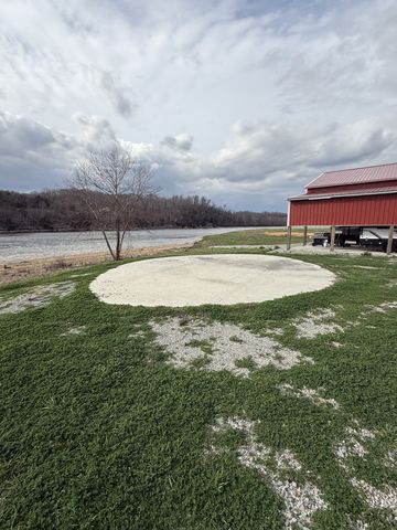 2133 Hardin Bottom River Rd, Clifton, TN 38425