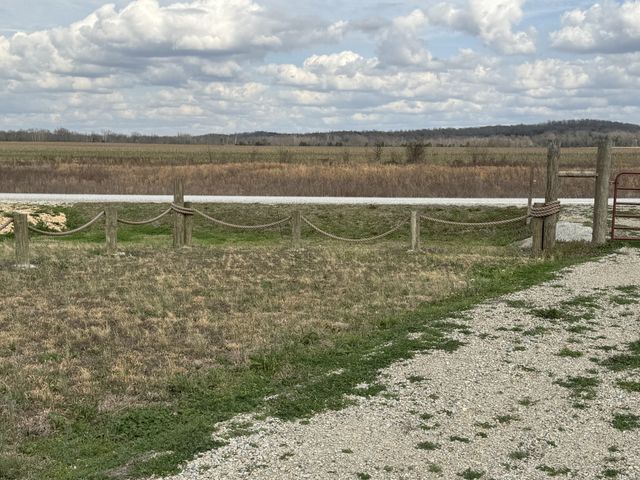 2133 Hardin Bottom River Rd, Clifton, TN 38425