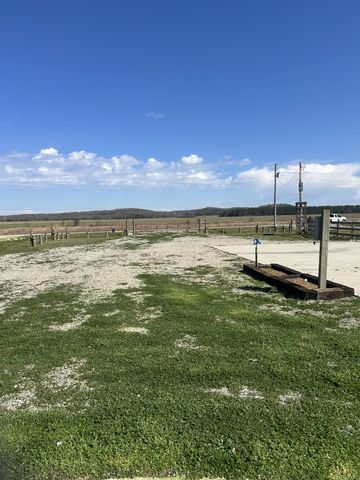 2133 Hardin Bottom River Rd, Clifton, TN 38425