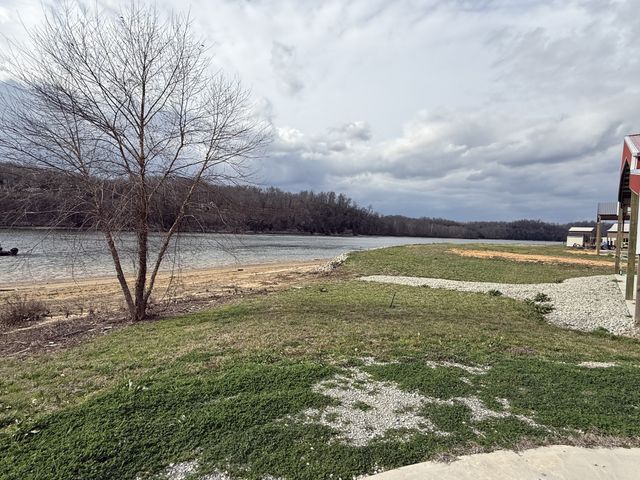 2133 Hardin Bottom River Rd, Clifton, TN 38425