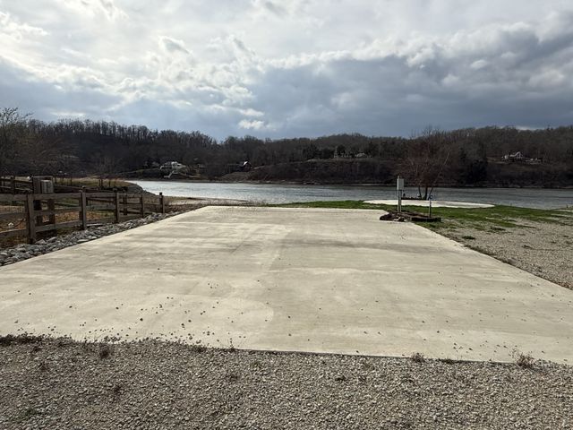 2133 Hardin Bottom River Rd, Clifton, TN 38425