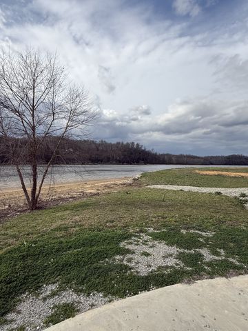 2133 Hardin Bottom River Rd, Clifton, TN 38425