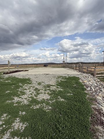 2133 Hardin Bottom River Rd, Clifton, TN 38425