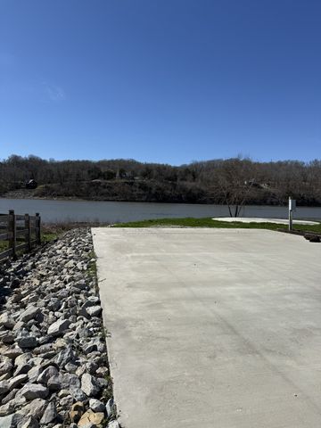 2133 Hardin Bottom River Rd, Clifton, TN 38425