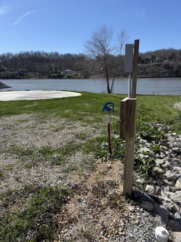 2133 Hardin Bottom River Rd, Clifton, TN 38425