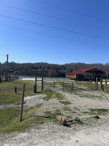 2133 Hardin Bottom River Rd, Clifton, TN 38425