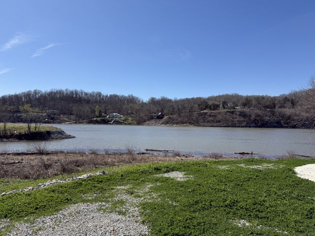 2133 Hardin Bottom River Rd, Clifton, TN 38425