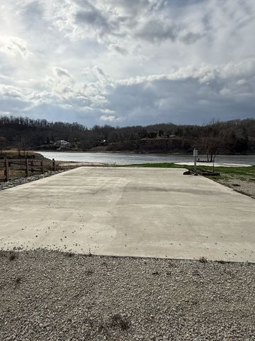 2133 Hardin Bottom River Rd, Clifton, TN 38425