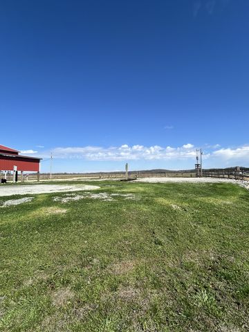 2133 Hardin Bottom River Rd, Clifton, TN 38425