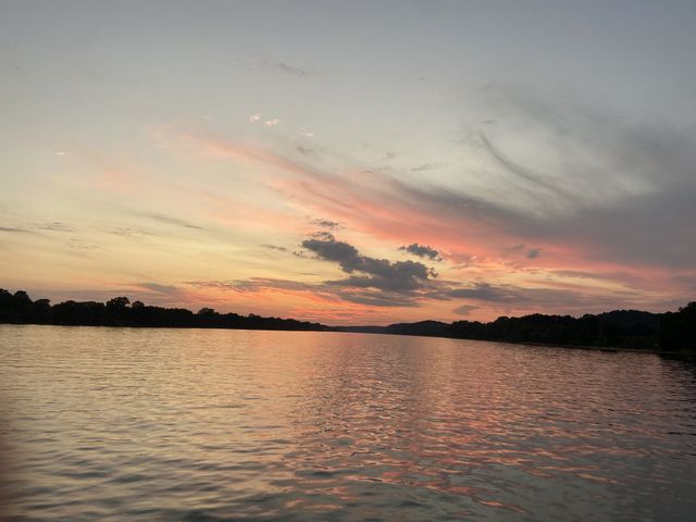 2133 Hardin Bottom River Rd, Clifton, TN 38425