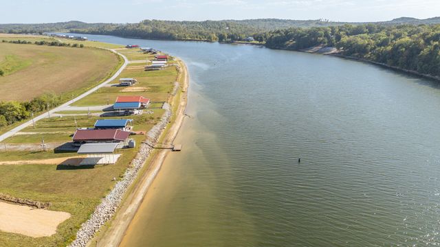 2133 Hardin Bottom River Rd, Clifton, TN 38425