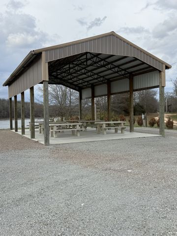 2133 Hardin Bottom River Rd, Clifton, TN 38425