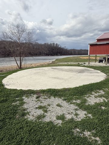 2133 Hardin Bottom River Rd, Clifton, TN 38425