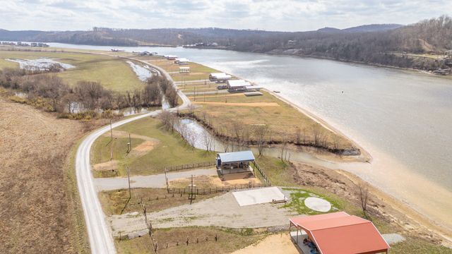 2133 Hardin Bottom River Rd, Clifton, TN 38425