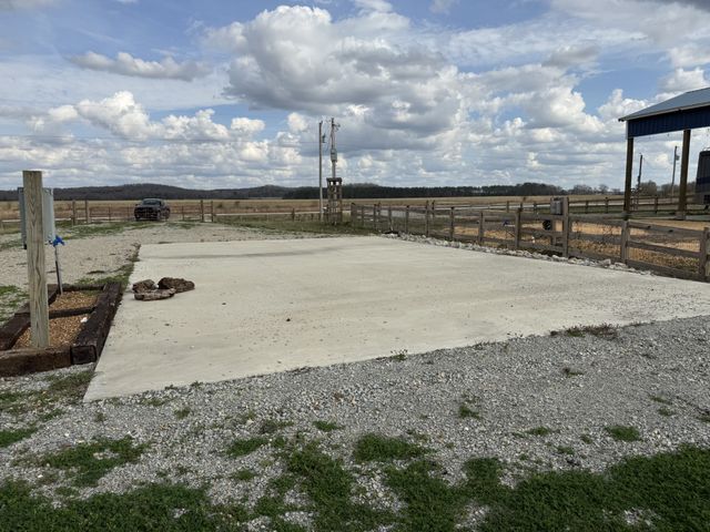 2133 Hardin Bottom River Rd, Clifton, TN 38425