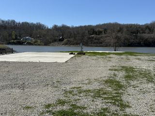 2133 Hardin Bottom River Rd, Clifton, TN 38425