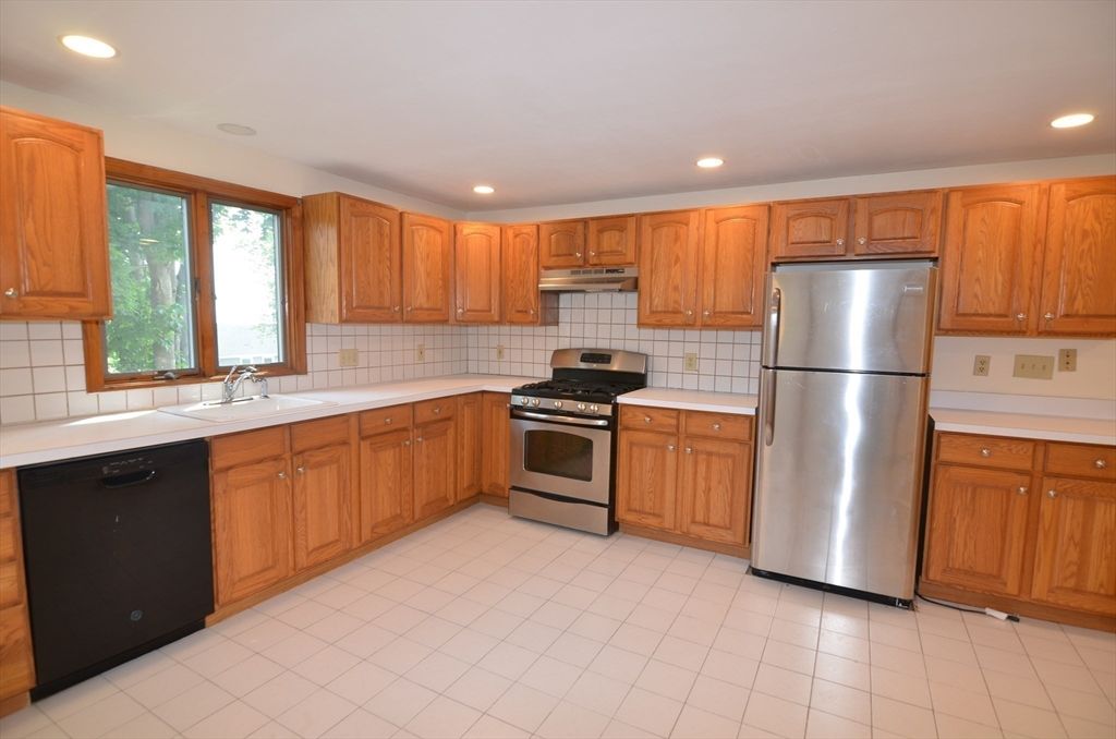 146 Huckins Ave 1, Quincy, MA 02171