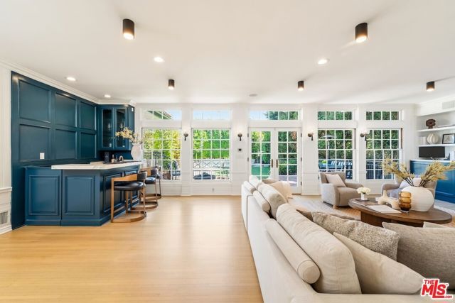 628 N Sierra Drive, Beverly Hills, CA 90210