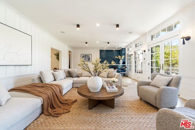 628 N Sierra Drive, Beverly Hills, CA 90210