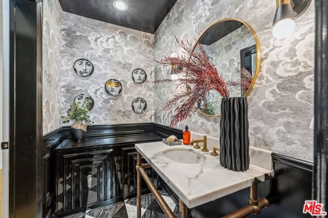 628 N Sierra Drive, Beverly Hills, CA 90210