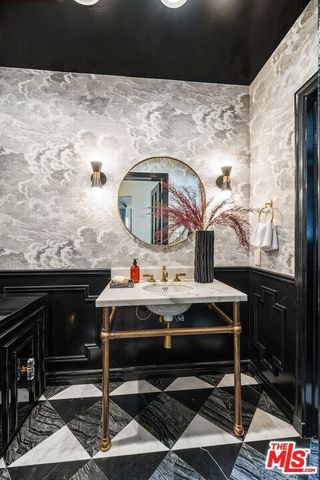 628 N Sierra Drive, Beverly Hills, CA 90210