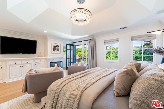 628 N Sierra Drive, Beverly Hills, CA 90210