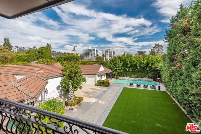 628 N Sierra Drive, Beverly Hills, CA 90210