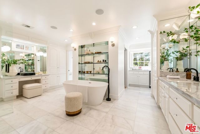 628 N Sierra Drive, Beverly Hills, CA 90210