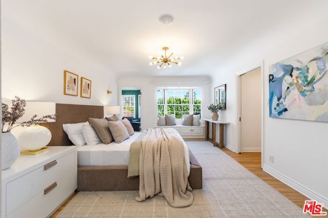 628 N Sierra Drive, Beverly Hills, CA 90210