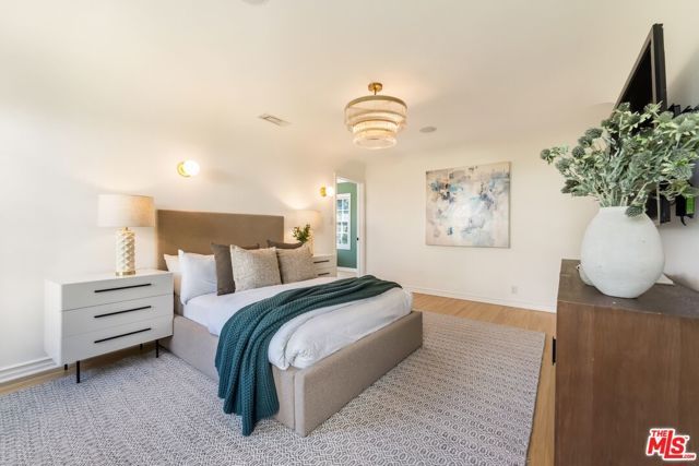 628 N Sierra Drive, Beverly Hills, CA 90210