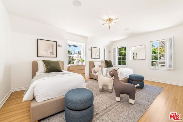 628 N Sierra Drive, Beverly Hills, CA 90210