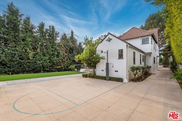 628 N Sierra Drive, Beverly Hills, CA 90210