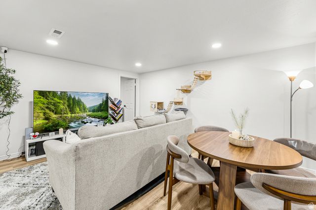 4513 W SAINT ANDREWS DR, South Jordan, UT 84009