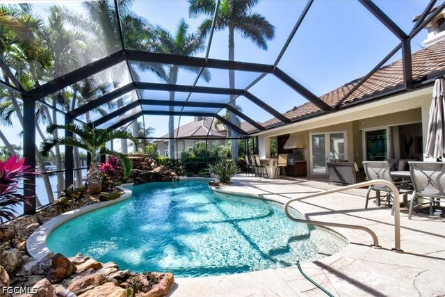 5711 Yardarm CT, Cape Coral, FL 33914