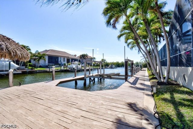 5711 Yardarm CT, Cape Coral, FL 33914