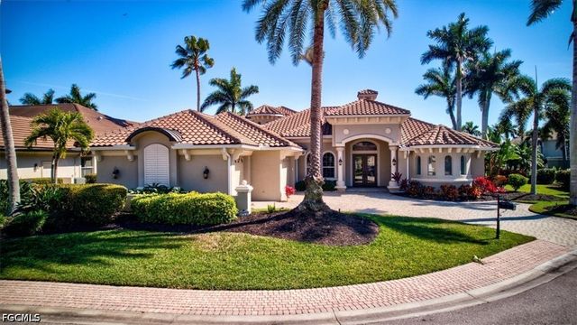 5711 Yardarm CT, Cape Coral, FL 33914