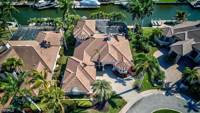 5711 Yardarm CT, Cape Coral, FL 33914