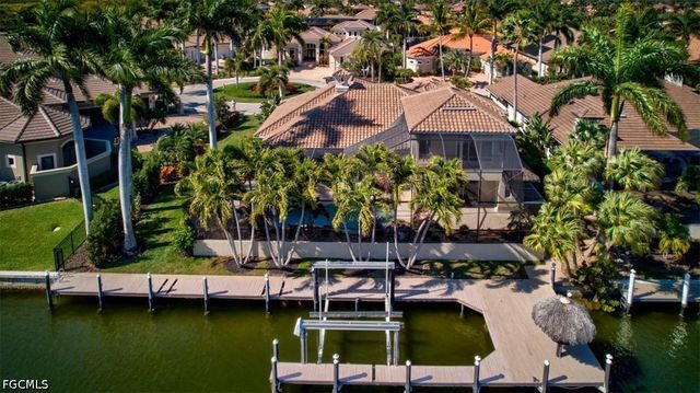 5711 Yardarm CT, Cape Coral, FL 33914