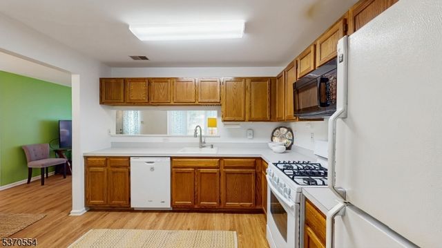50 Pine St 4E, Montclair Twp., NJ 07042