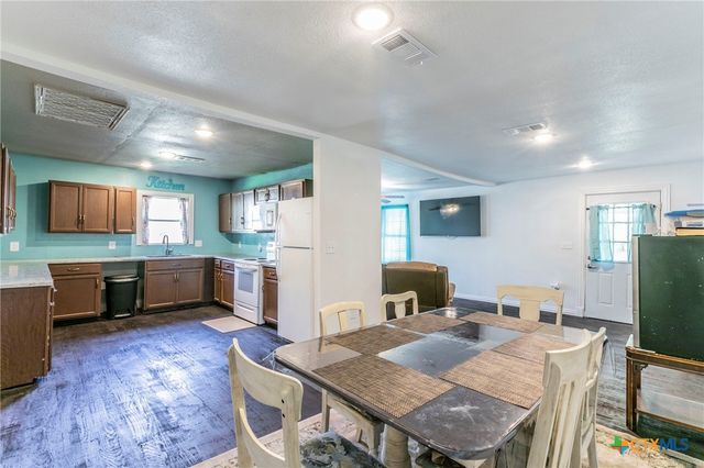 409 E Houston Street, Mexia, TX 76667