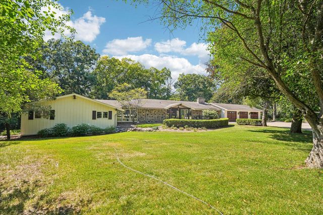 W335N5421 Wedgewood DRIVE, Nashotah, WI 53058