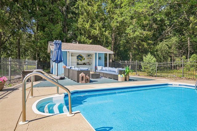 W335N5421 Wedgewood DRIVE, Nashotah, WI 53058