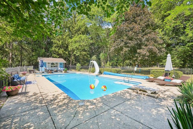 W335N5421 Wedgewood DRIVE, Nashotah, WI 53058