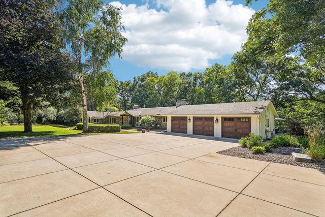W335N5421 Wedgewood DRIVE, Nashotah, WI 53058